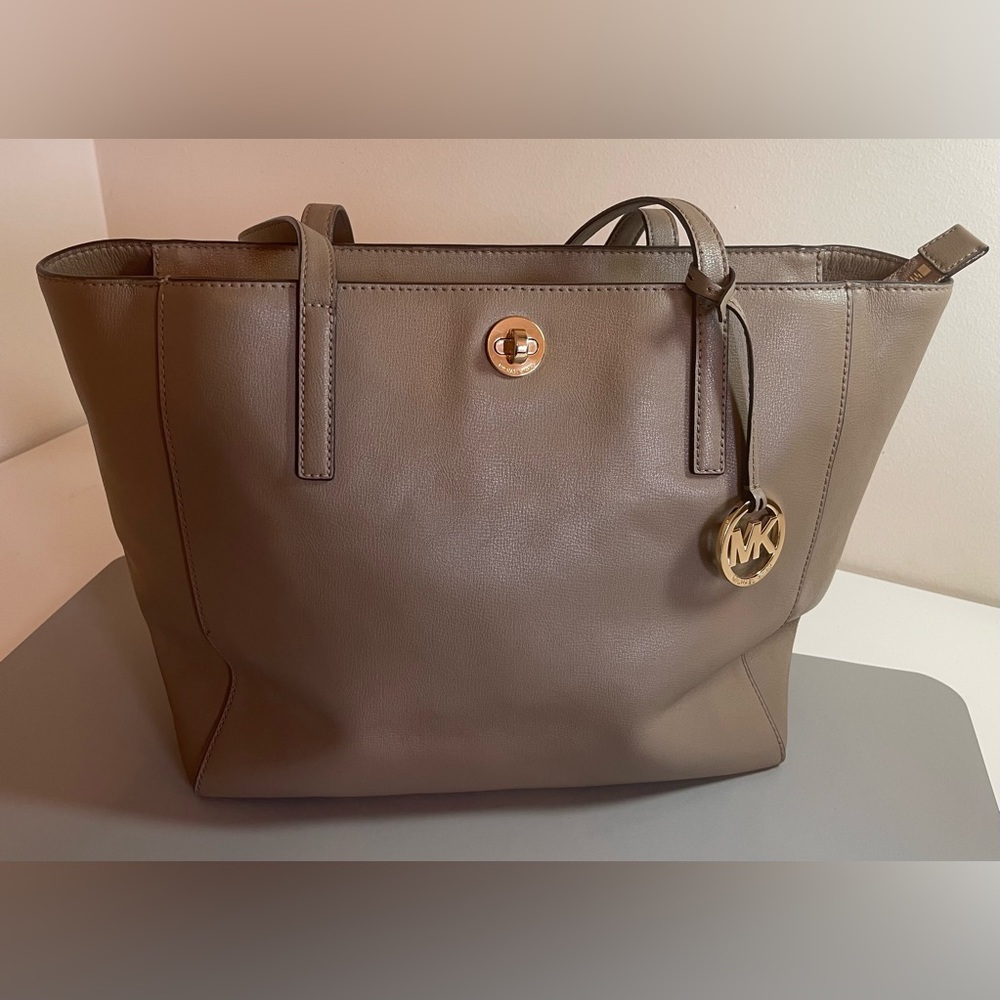 Michael Kors Rivington Leather Shoulder Bag Tote Satchel Taupe gold hardware